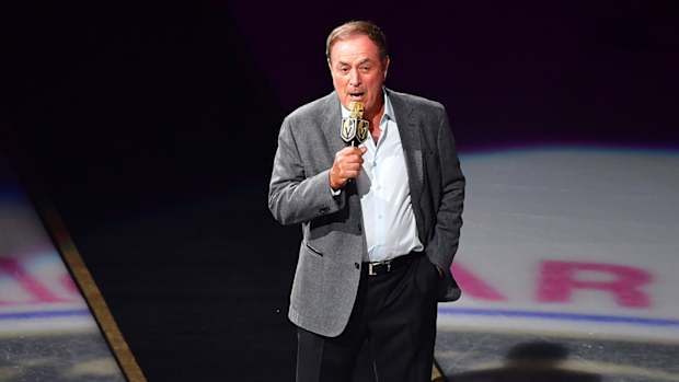 NFL Fans Roasted Al Michaels for Brutal Touchdown Call on ‘TNF’ 